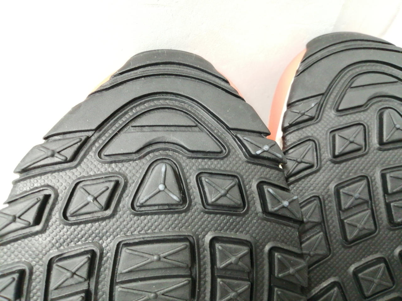 数箇所白く変色してます