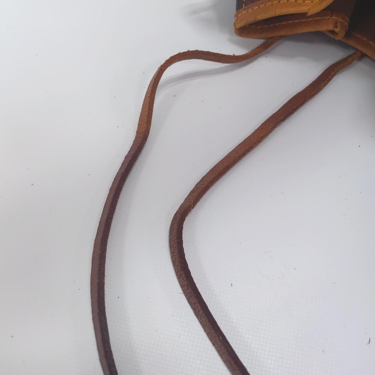 紐の劣化強め。粉が落ちます。