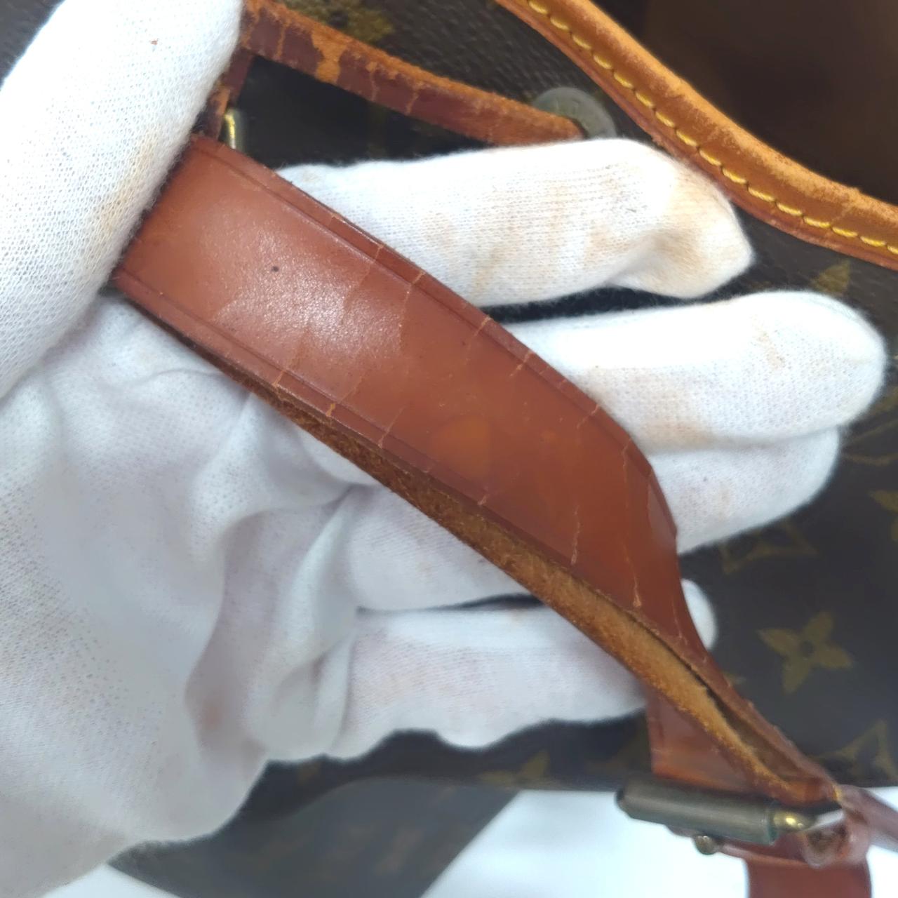 ショルダーもヒビ割れなどの劣化有り