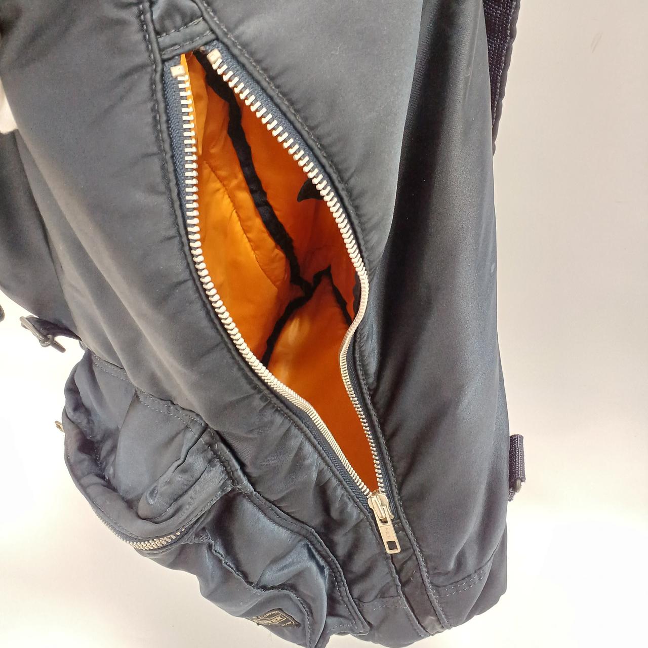 側面から荷物取り出せます