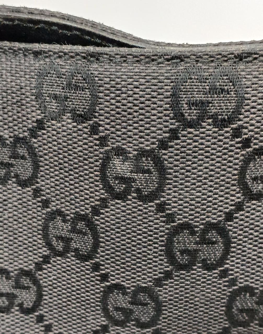 カバンんの表面にキズあり