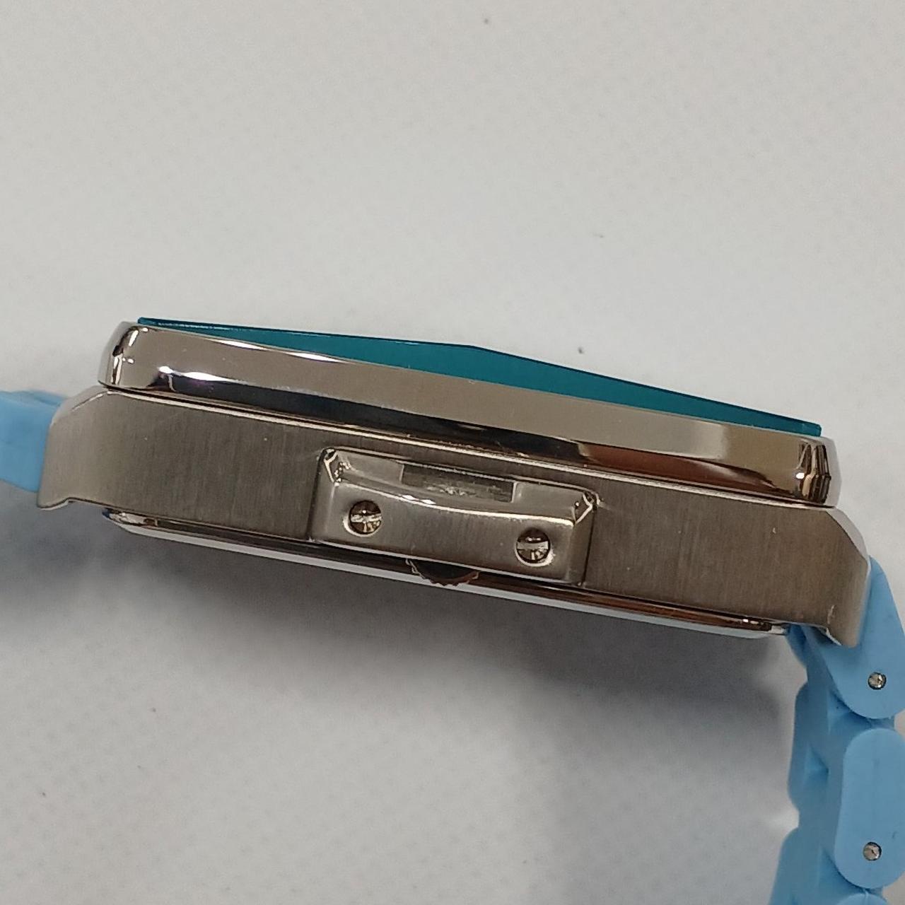 ガラス面特殊な形です。山型。