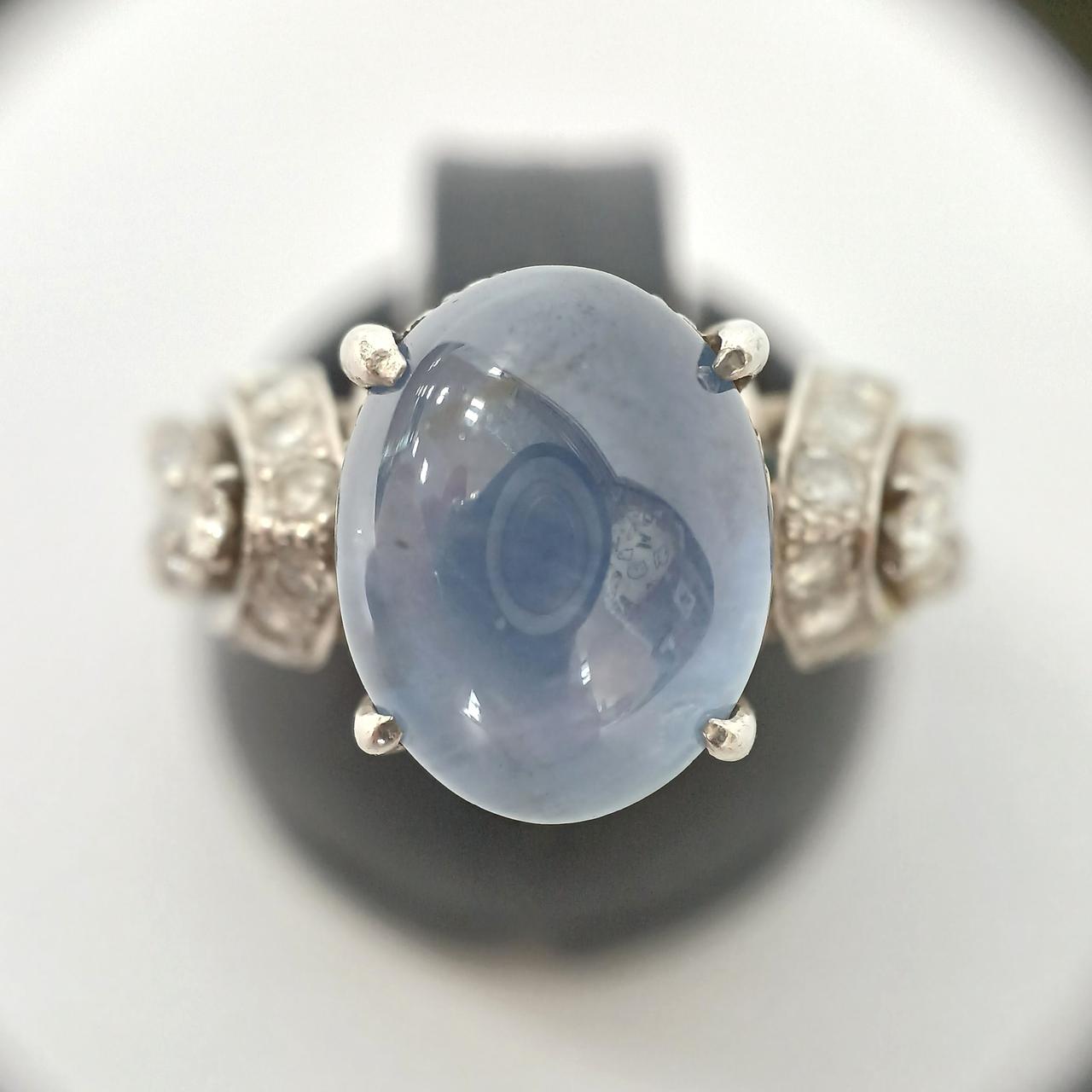 中古品です。キズあります。