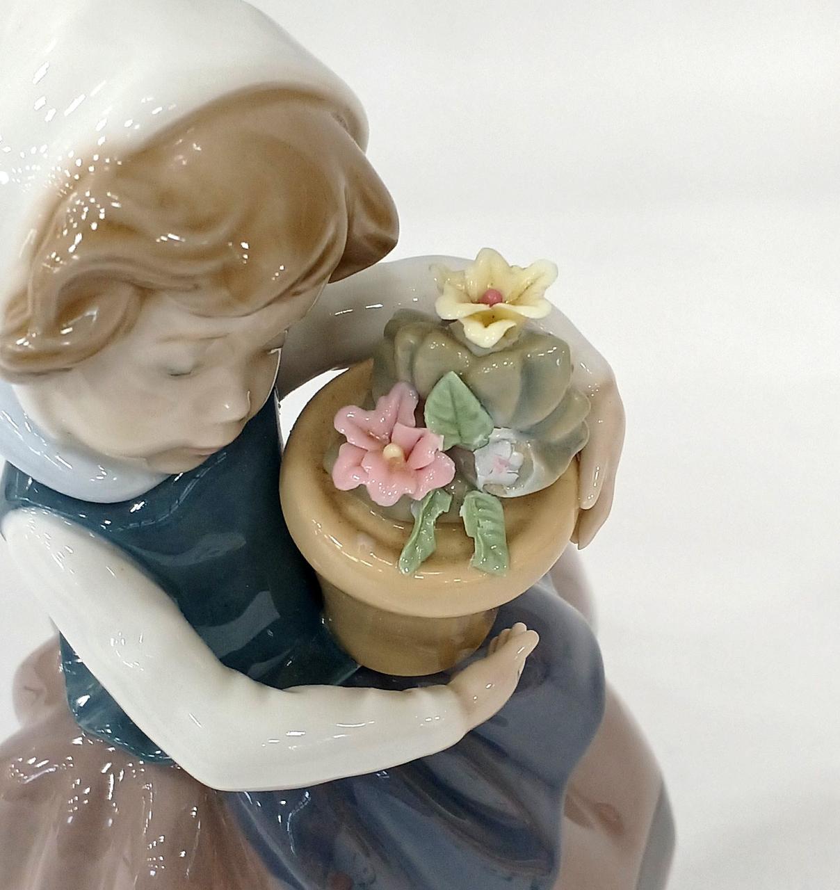 花と葉っぱが欠けてます