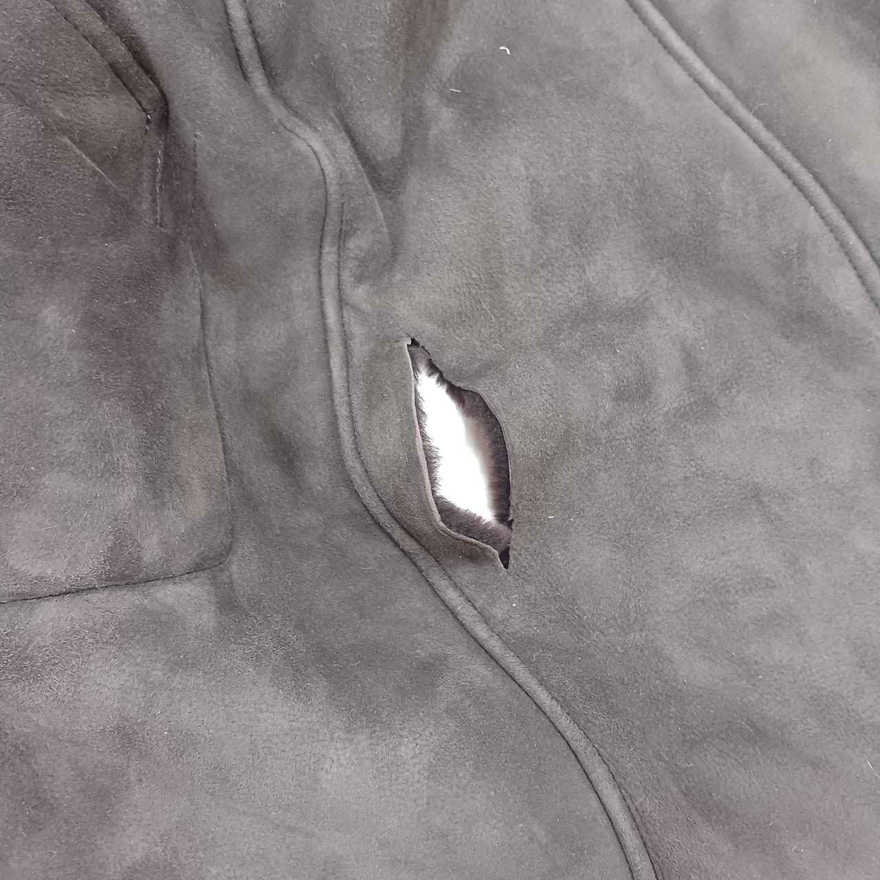 後ろ左下破れあり