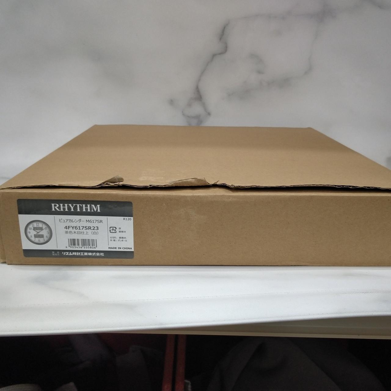 外箱は長期保管で破れ有ります