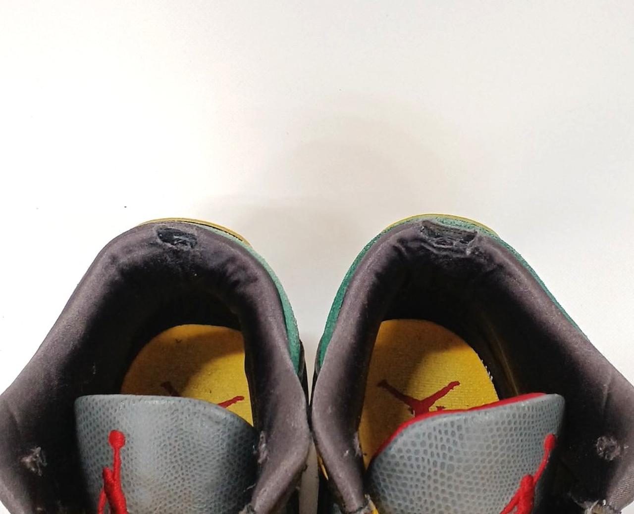 かかと部分に破れあり