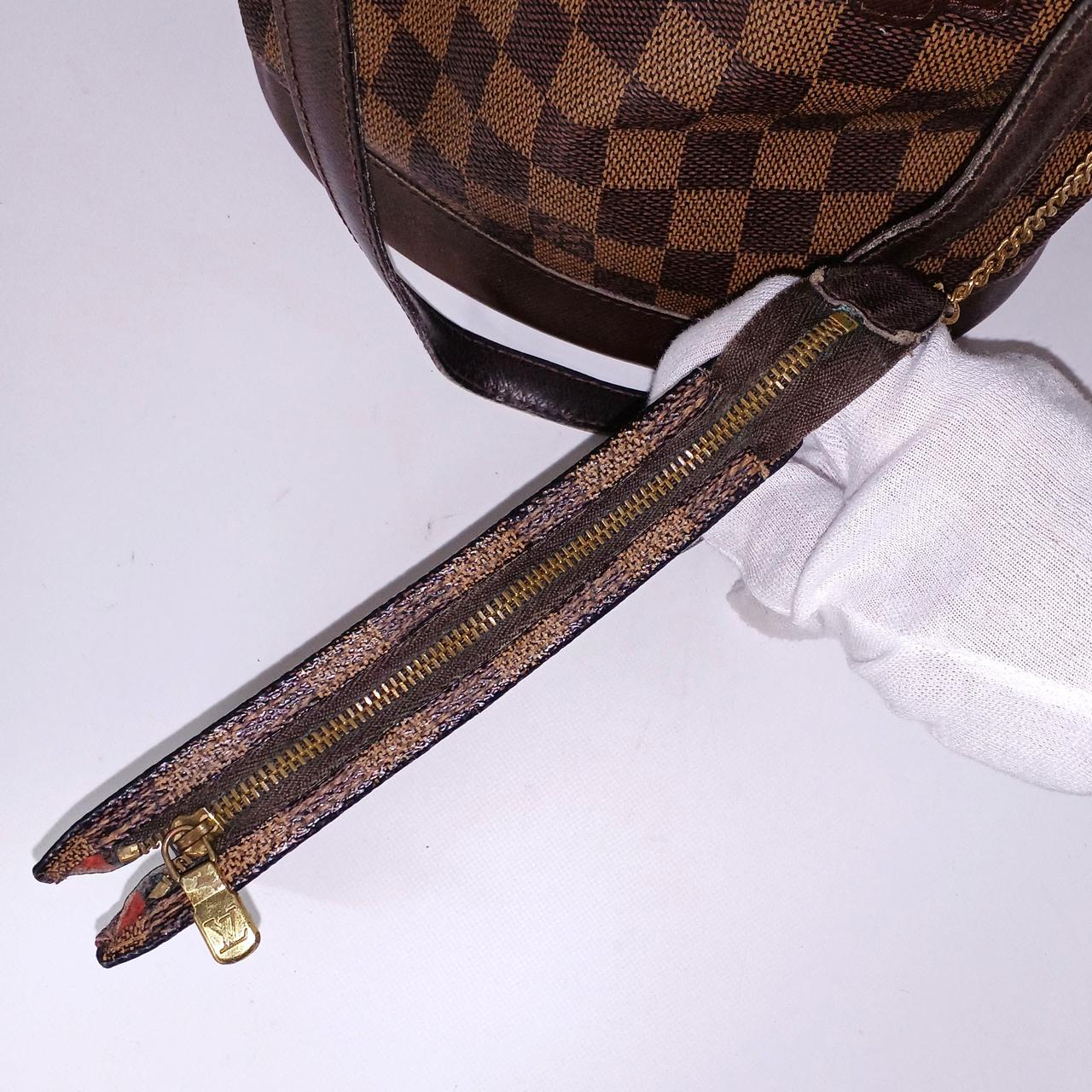 ポーチのファスナー部分です