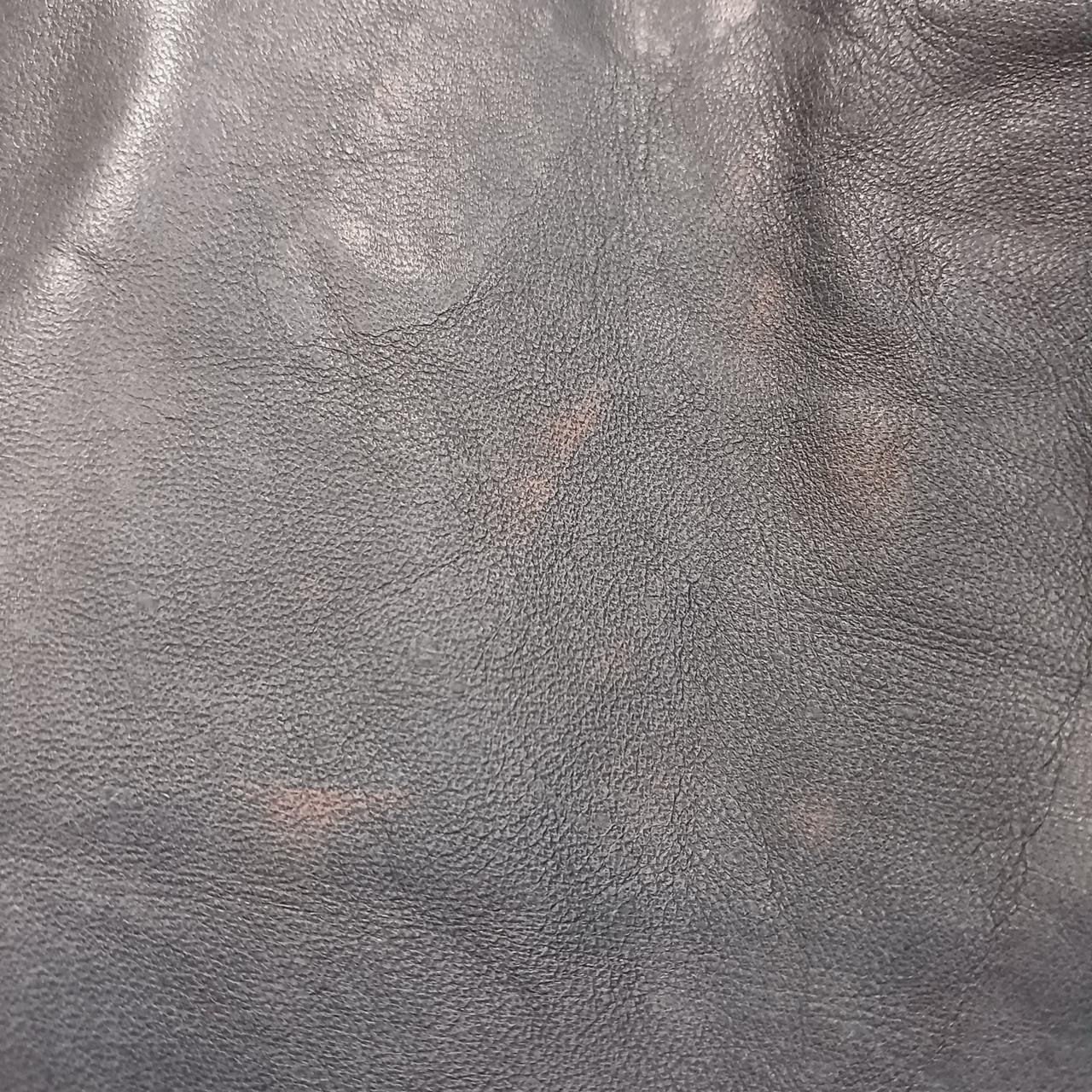 全体的に赤茶色の変色あり