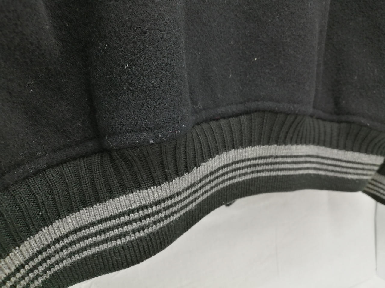 裾部分毛玉あり