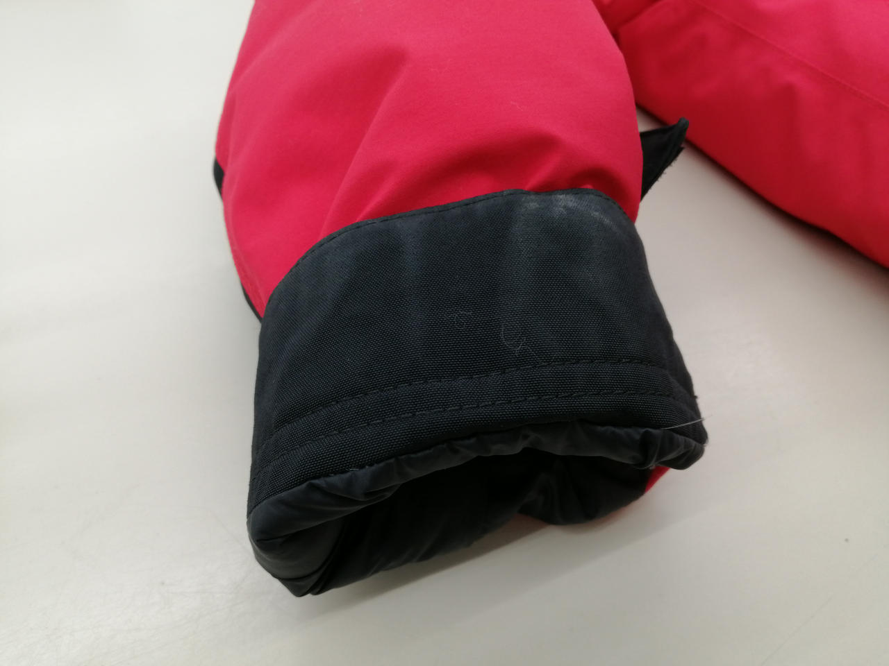 右袖裏側汚れあります