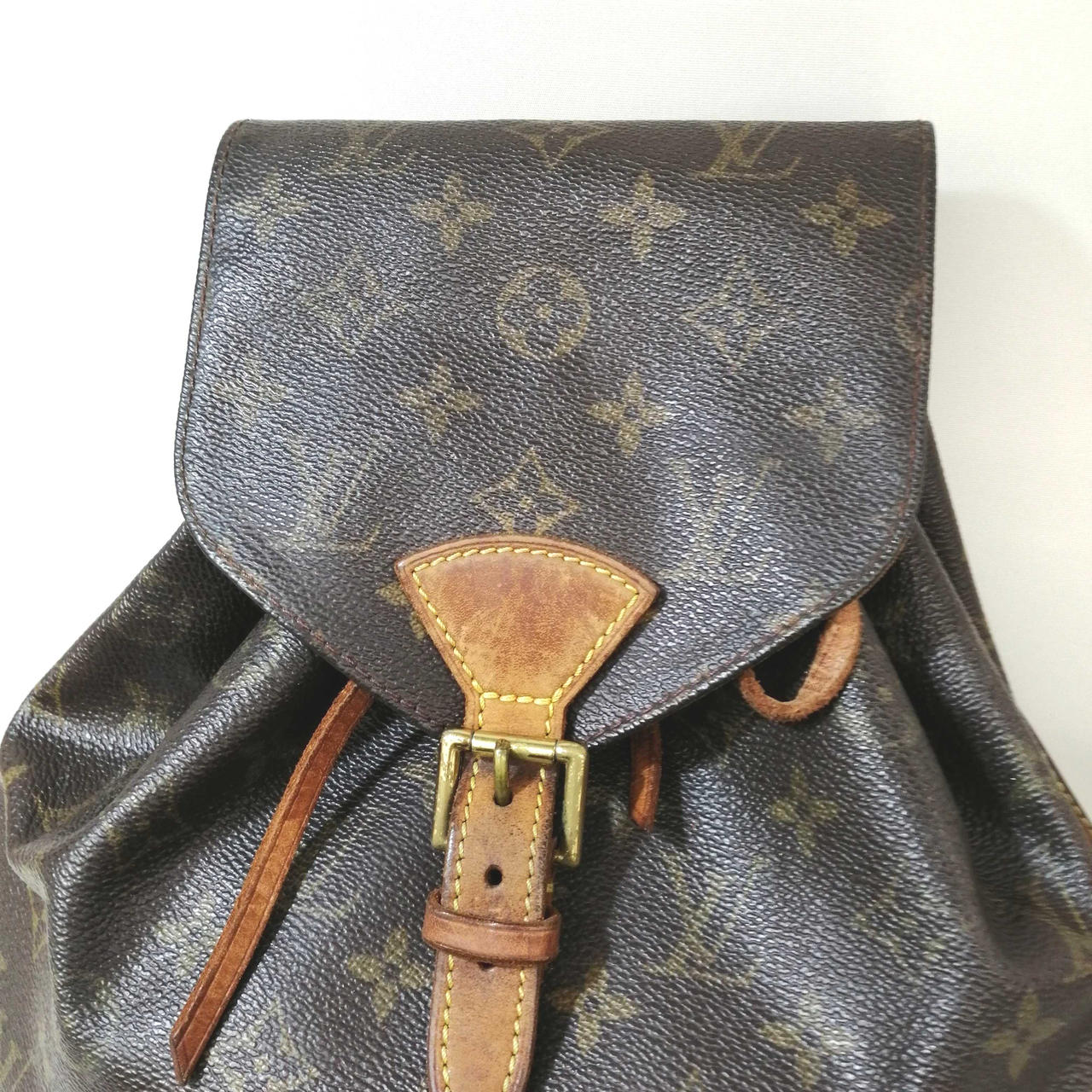 全体的に目立つキズありません。