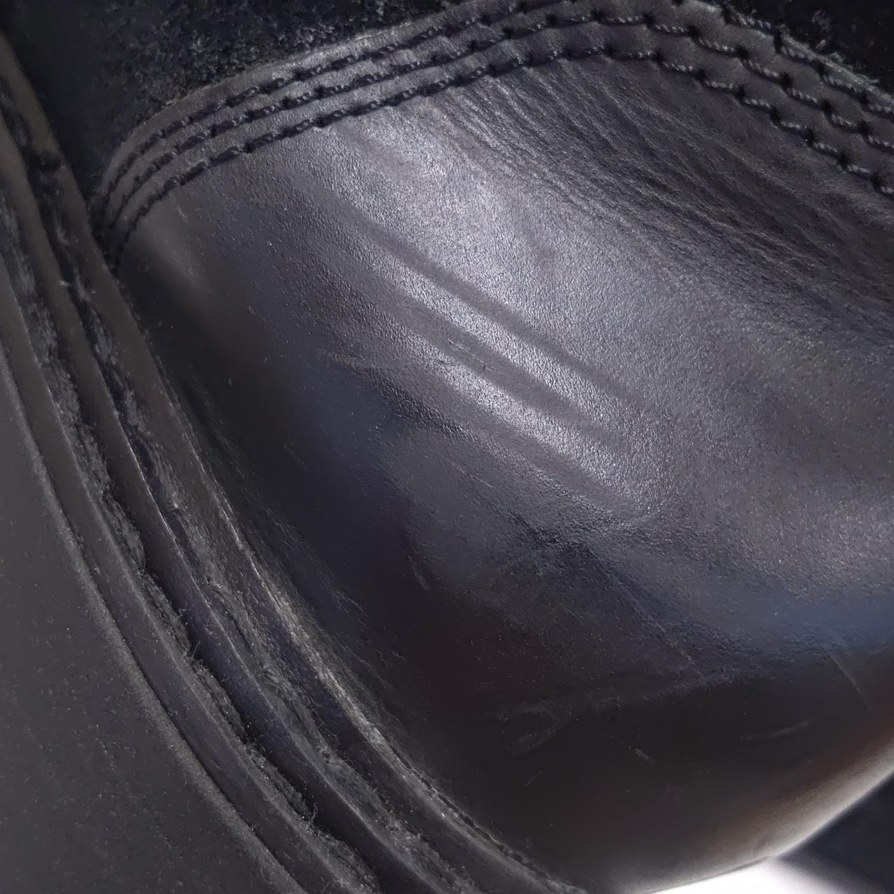 右足踵 内側　擦り傷あり