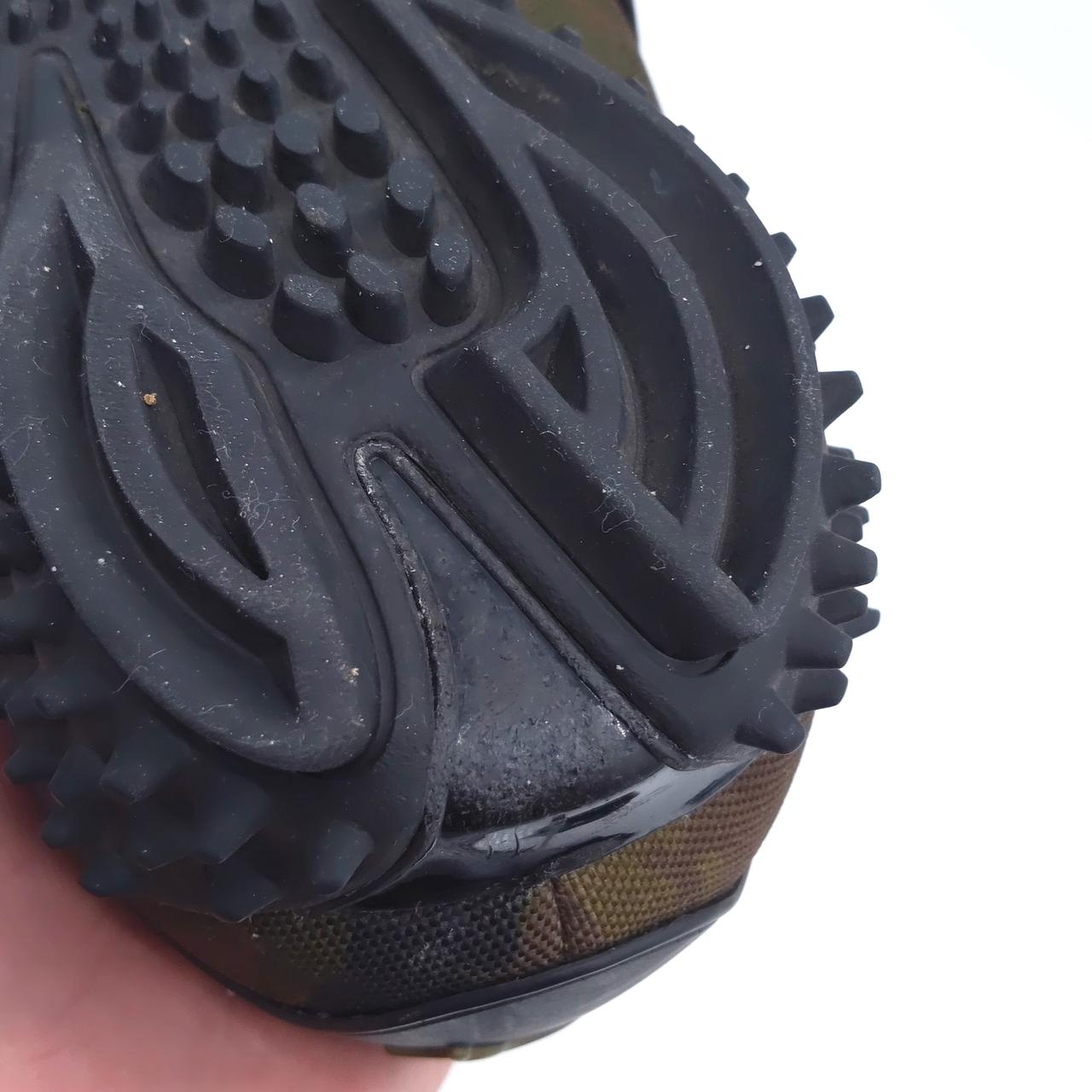 踵削れ　傷あり