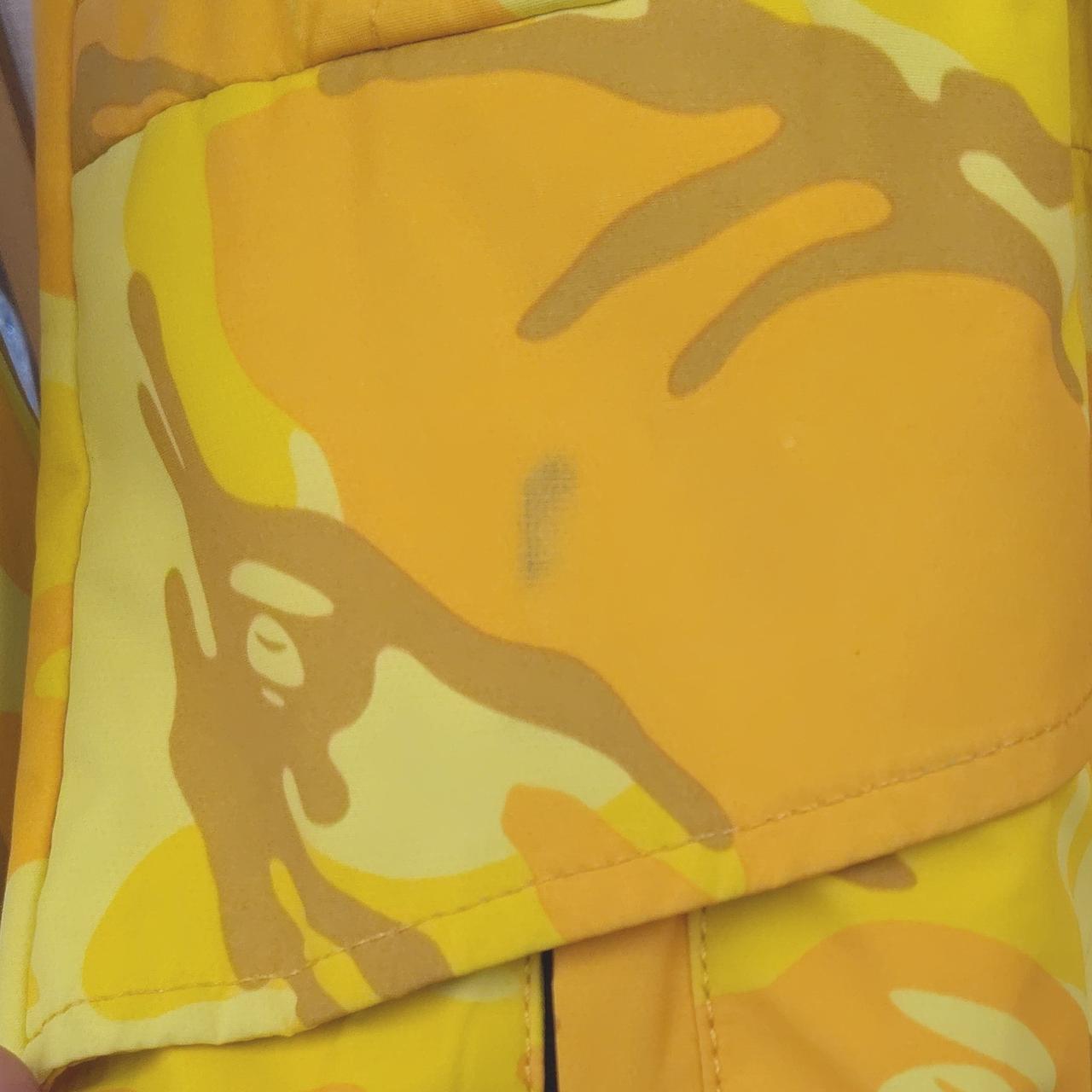 左足側ポケット付近汚れあり