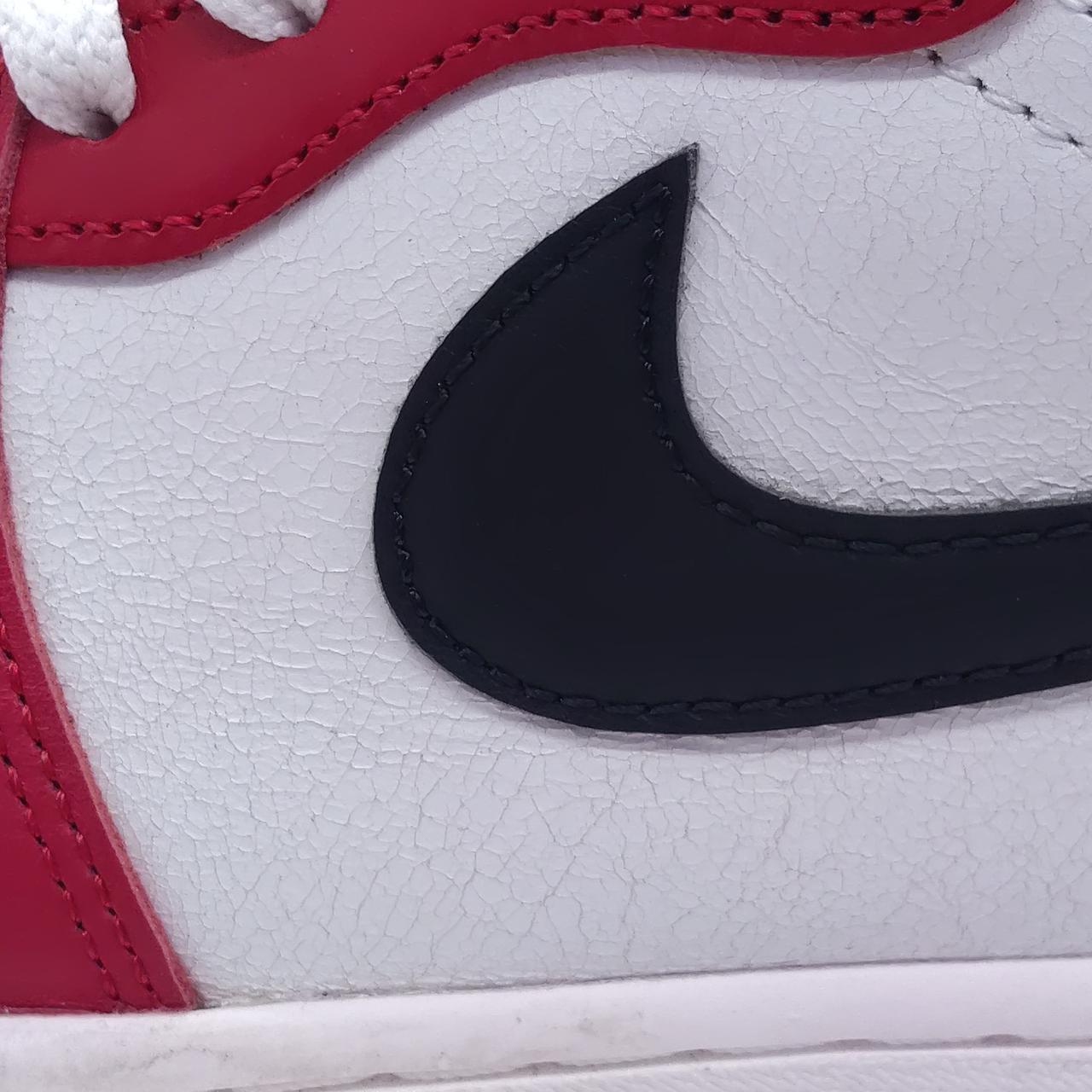 白レザー部分 ヒビ割れあり