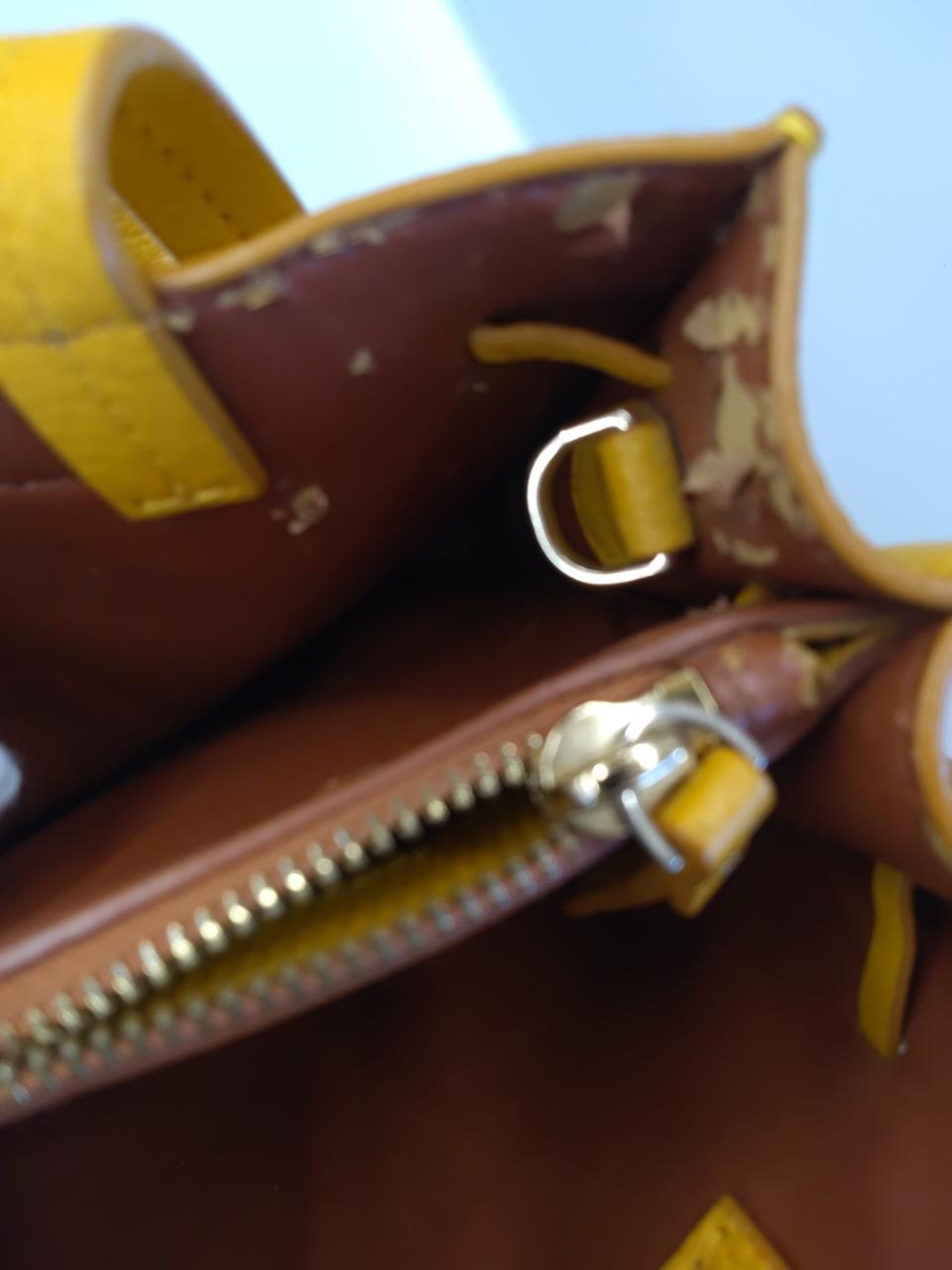 内側かなり剥がれ有り