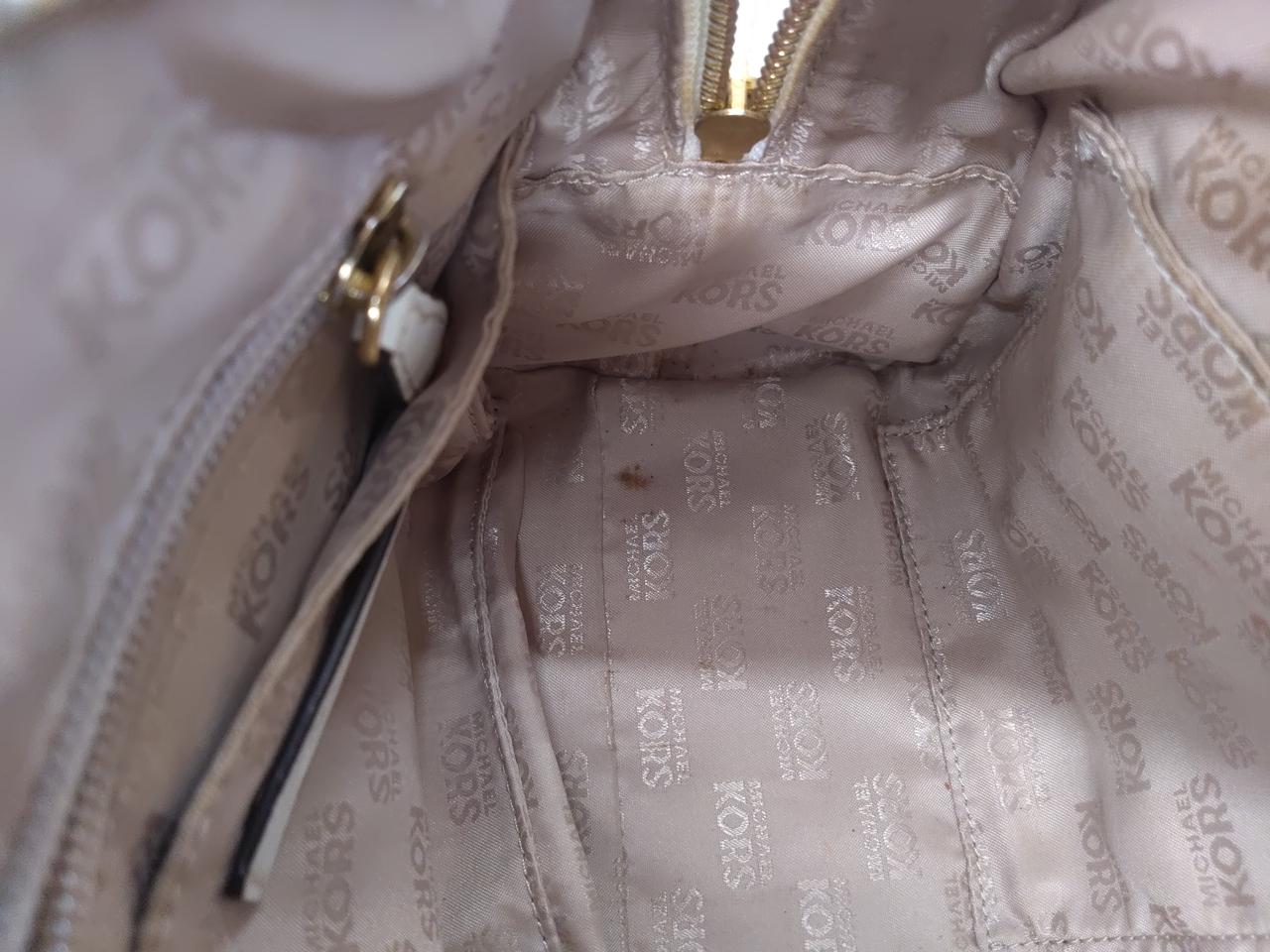 底にシミ有ります