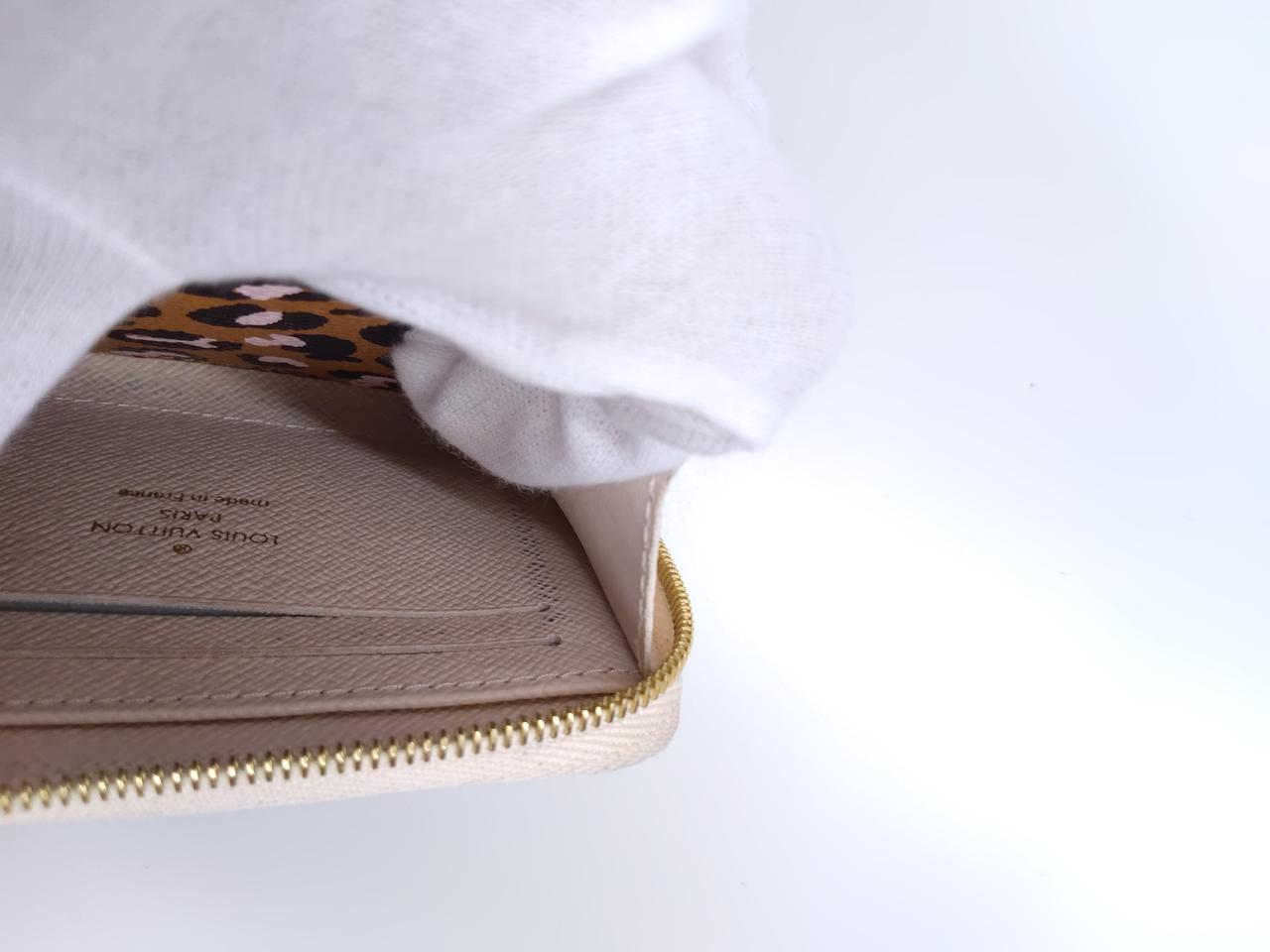 横側と底に汚れあり