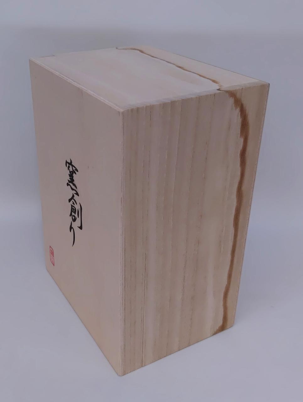 木箱に水染み有り