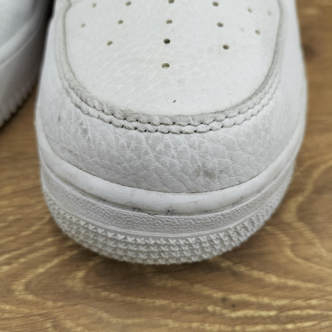 つま先ヨゴレあり