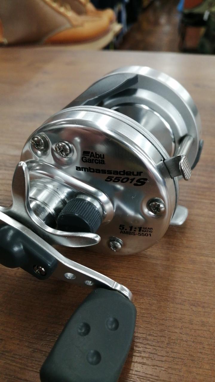 釣り　アブガルシア　AbuGarucia5500C両軸リール　シルバー Amazon.co.jp: Abu Garcia(アブ・ガルシア) リール Ambassadeur