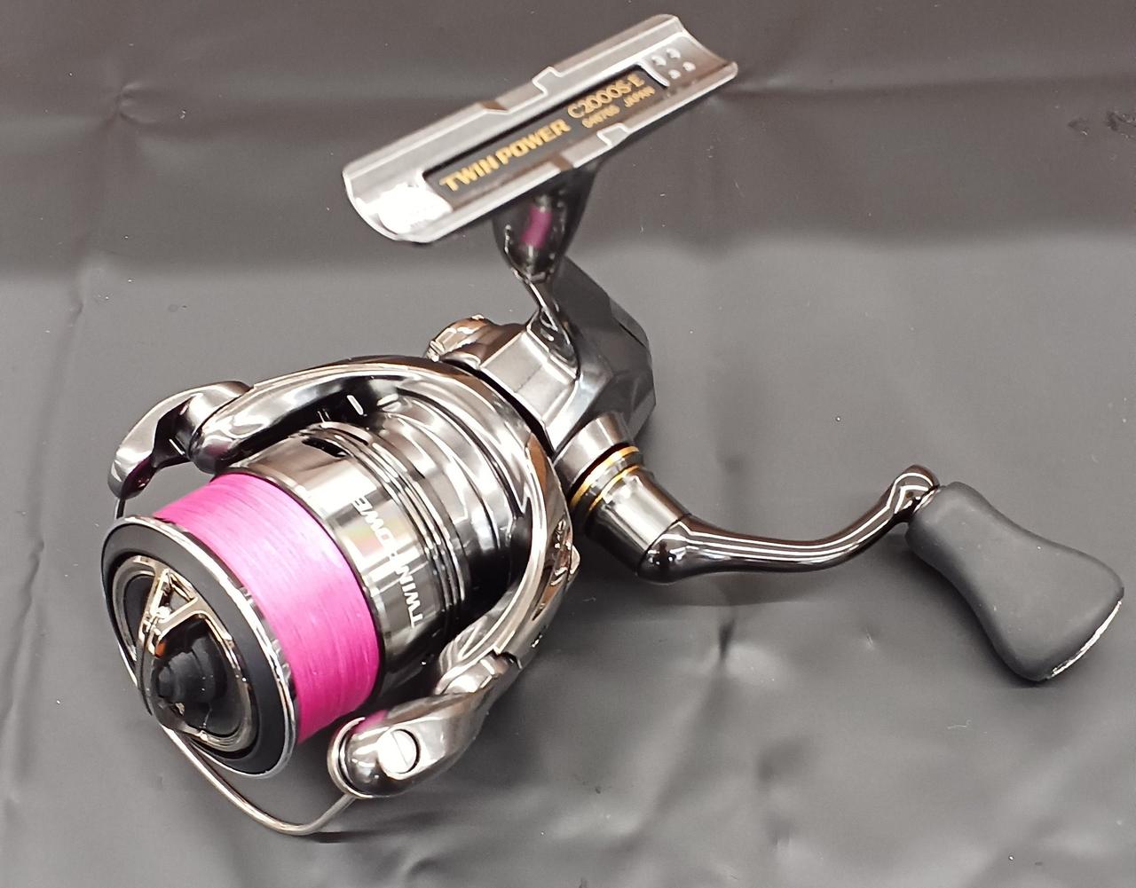 SHIMANO 型番：24TWINPOWER  C2000S スピニングリール