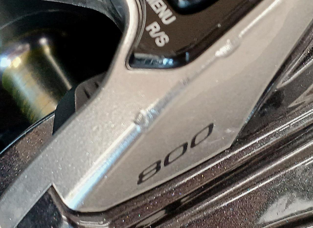 細かいキズ点在しています