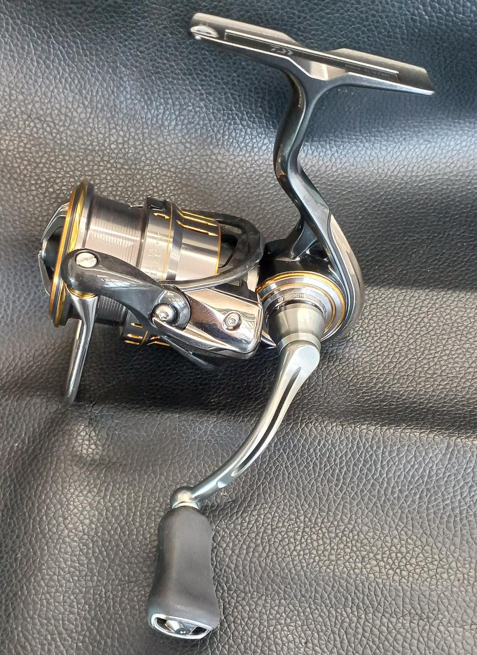 Daiwa LUVIAS FCL2000S スピニングリール美品 【ダイワ】 20ルビアス FC LT 2000S-XH DAIWA LUVIASm41389