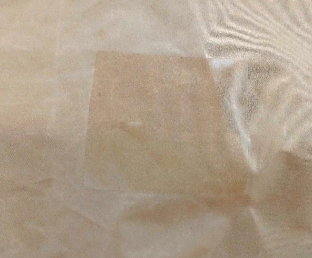 フライシート裏面補修跡の様なあて布あり