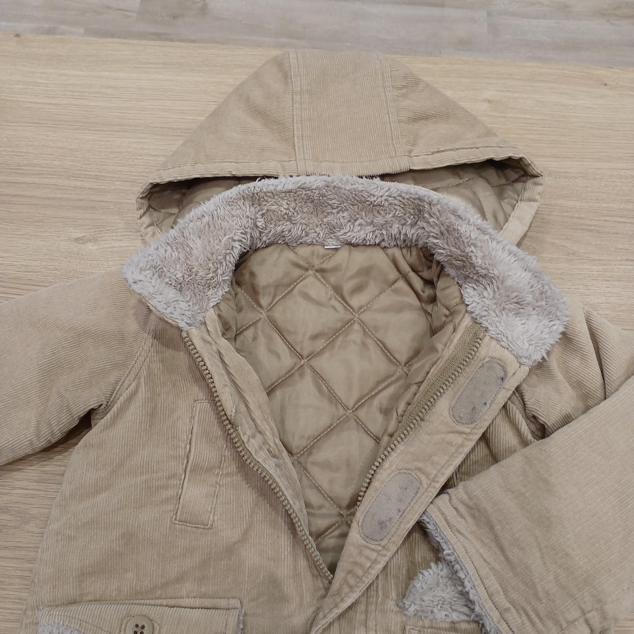 フード取り外し可能です。