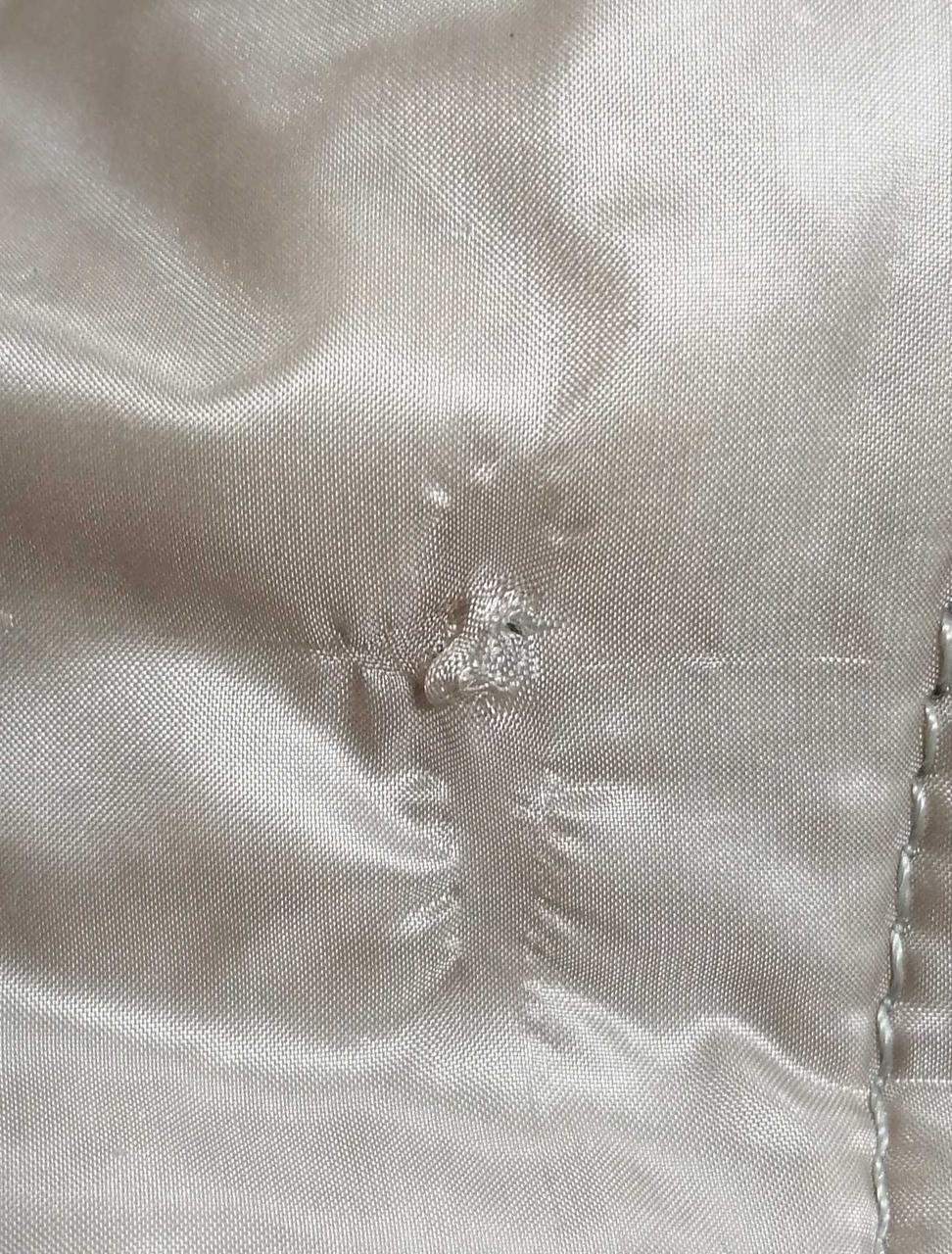 胸元ほつれ有り