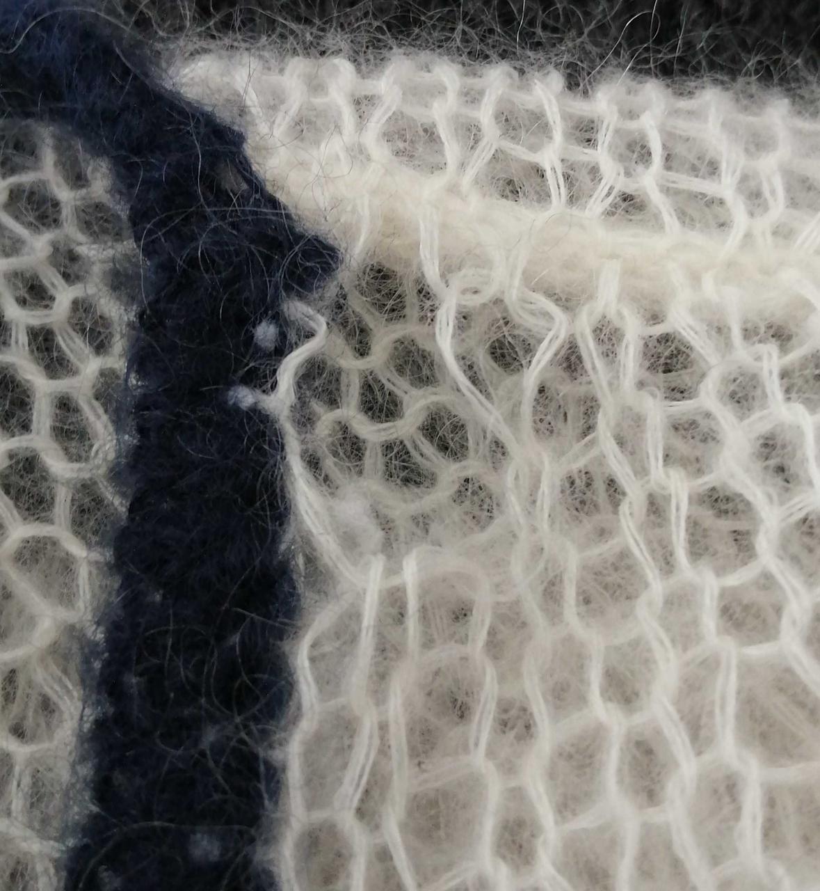 襟元大きな穴有