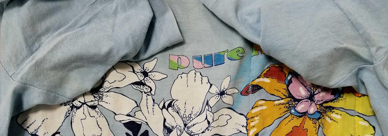 両脇に黄ばみがごさいます。