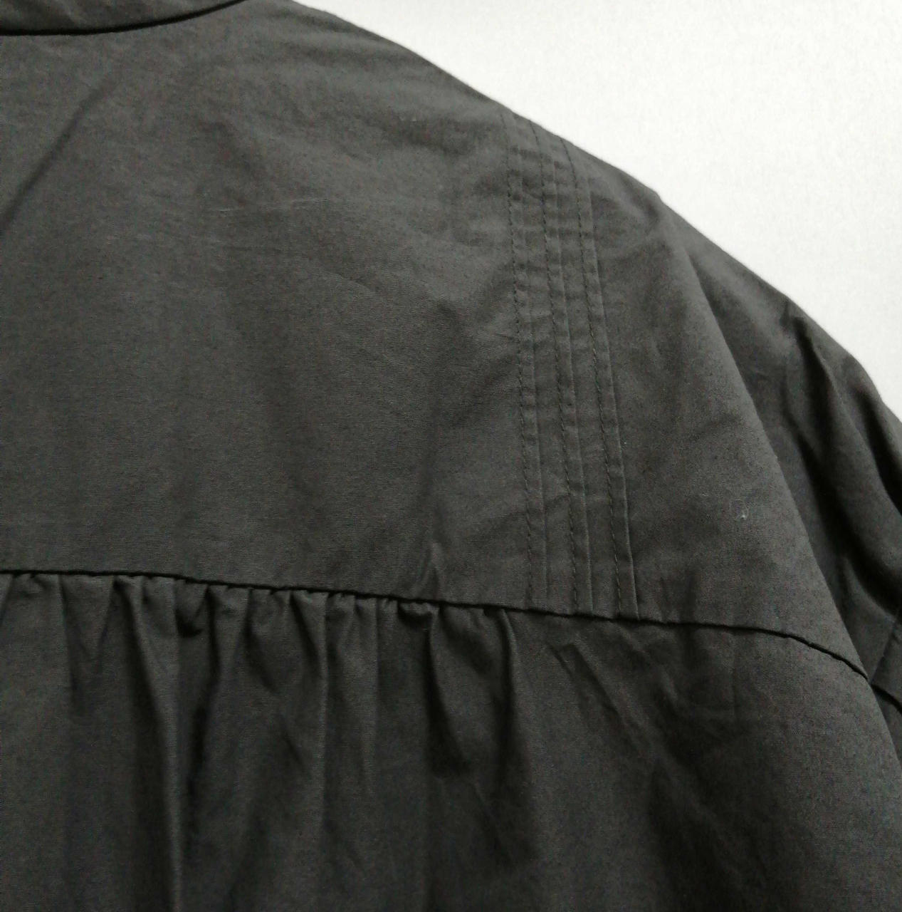 肩部分色褪せ有