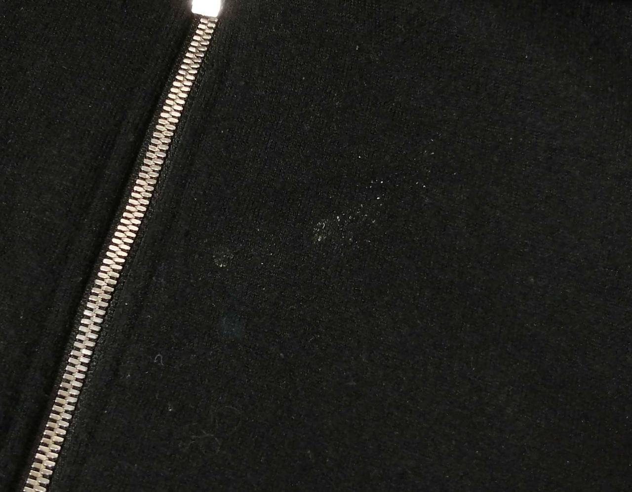 胸元付近汚れ有り