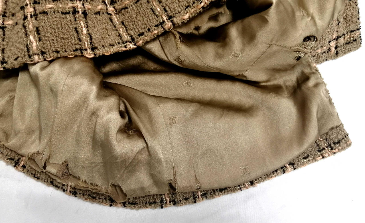 裏地裾破れ有り