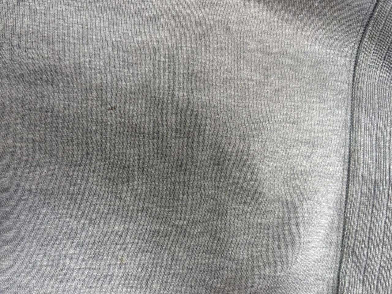 小さなシミあり