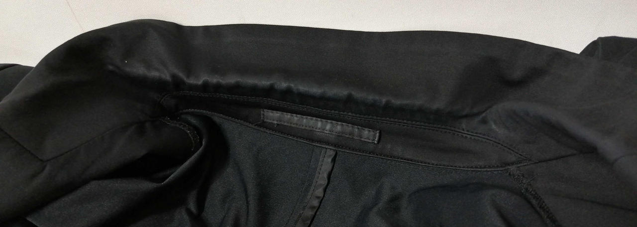 襟元使用感有り