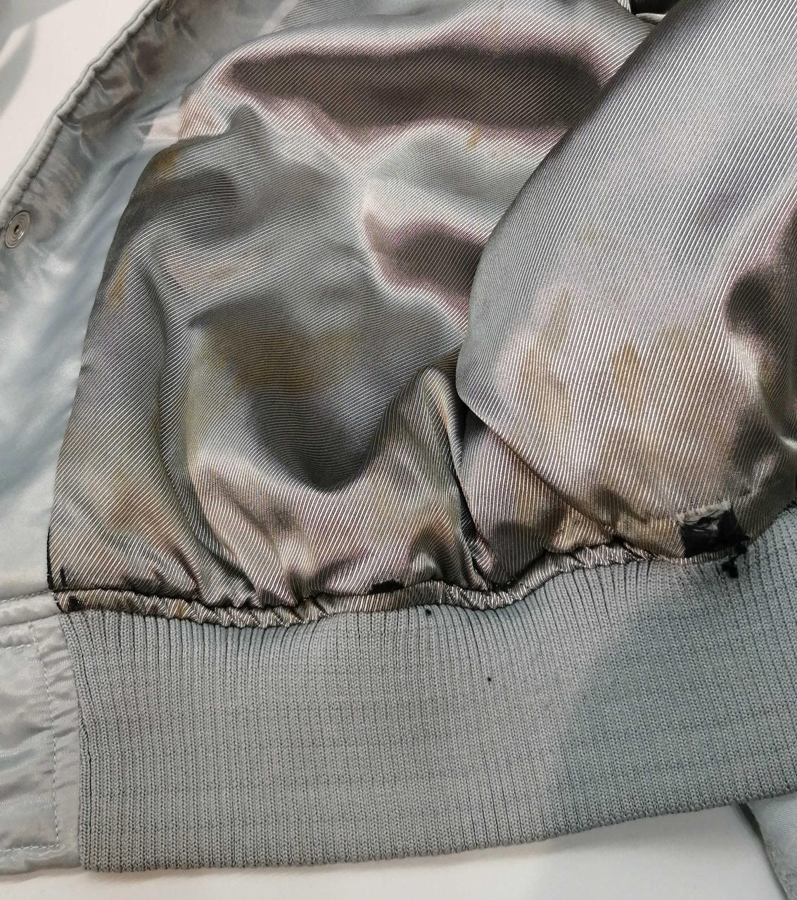 内部汚れ、ダメージ有