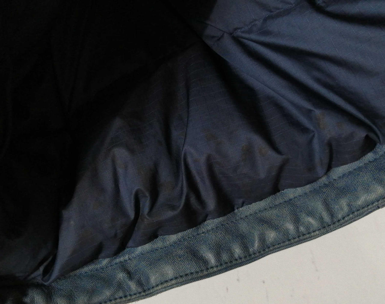 裏地汚れ有り