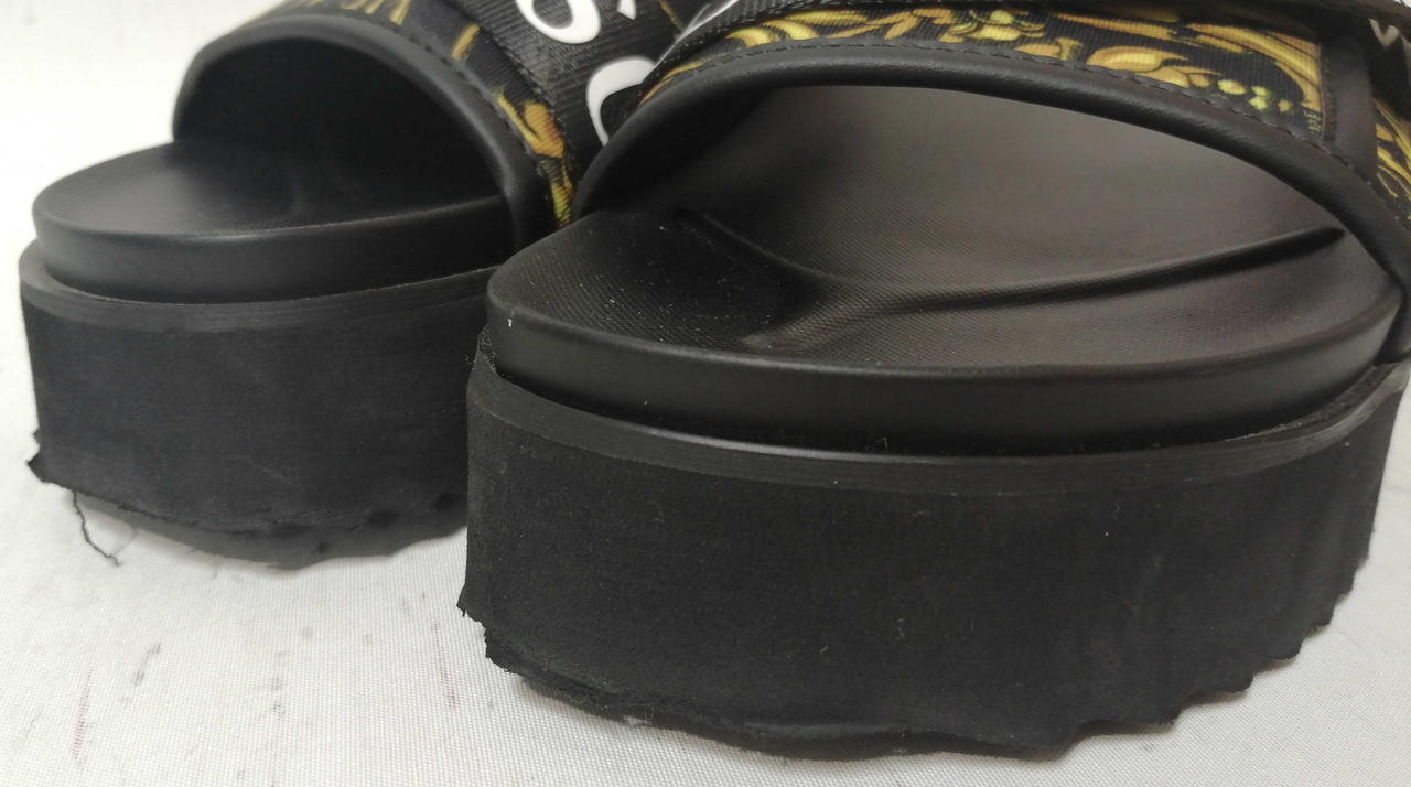 つま先すり減り有り