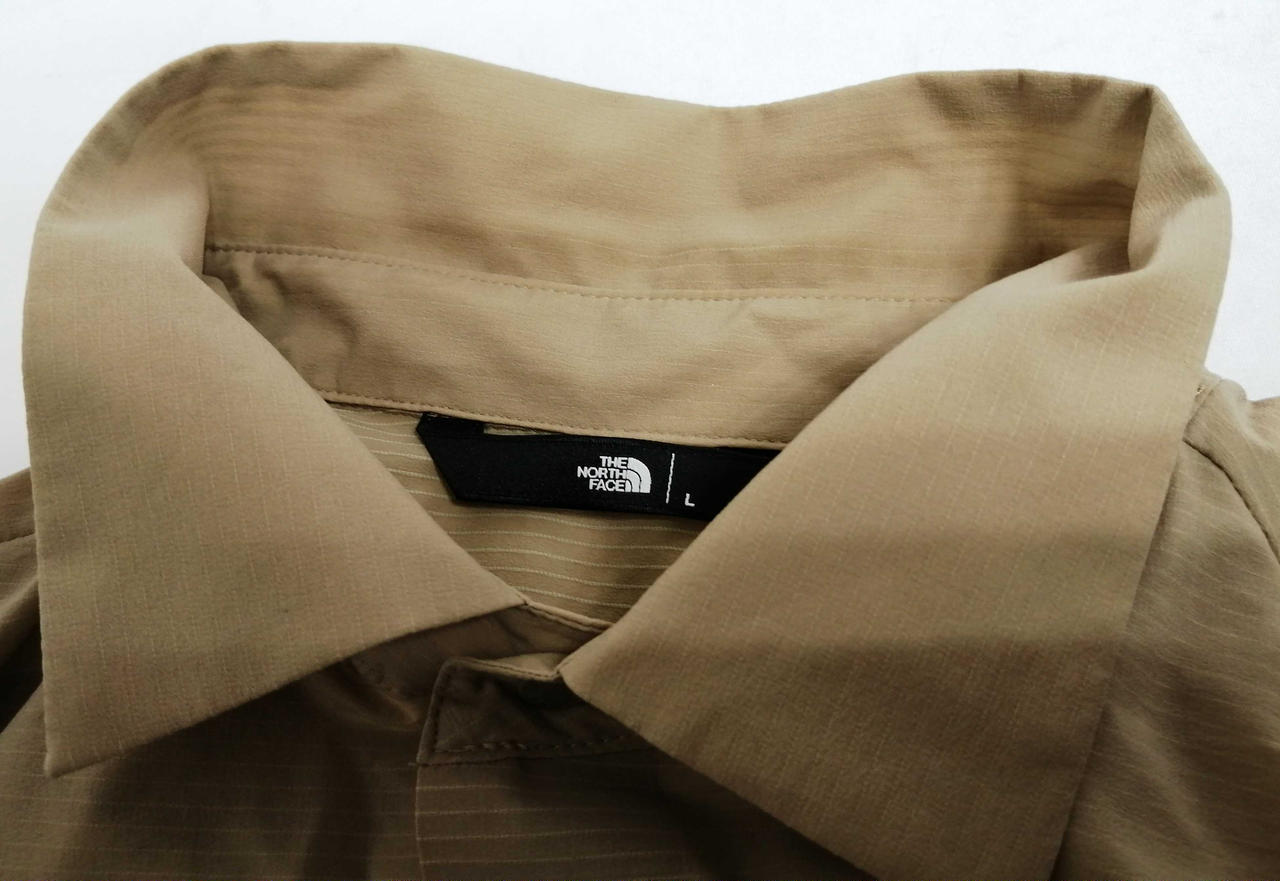 襟周り汚れ有り