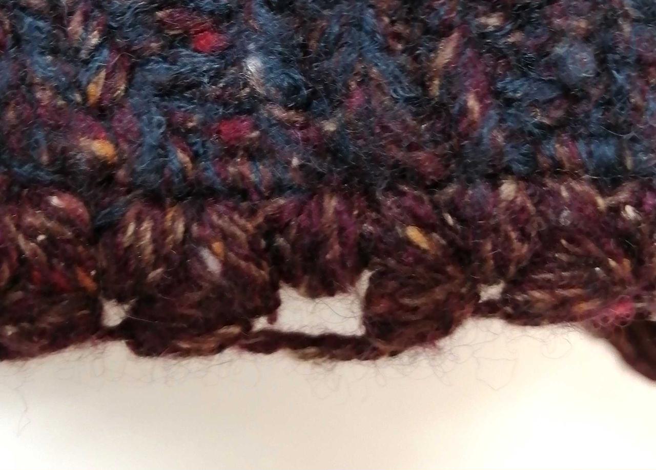 背面裾ほつれ有