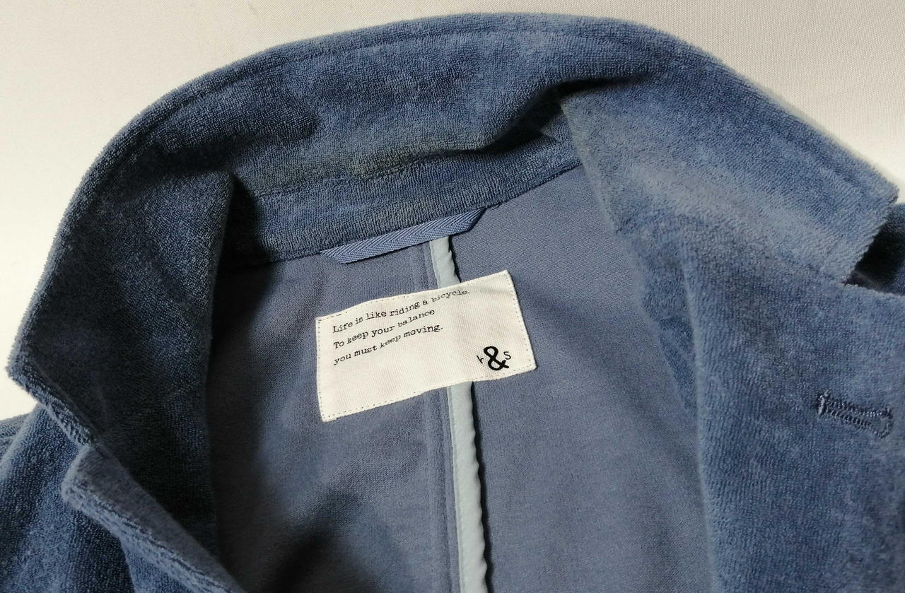 襟周り汚れ有り