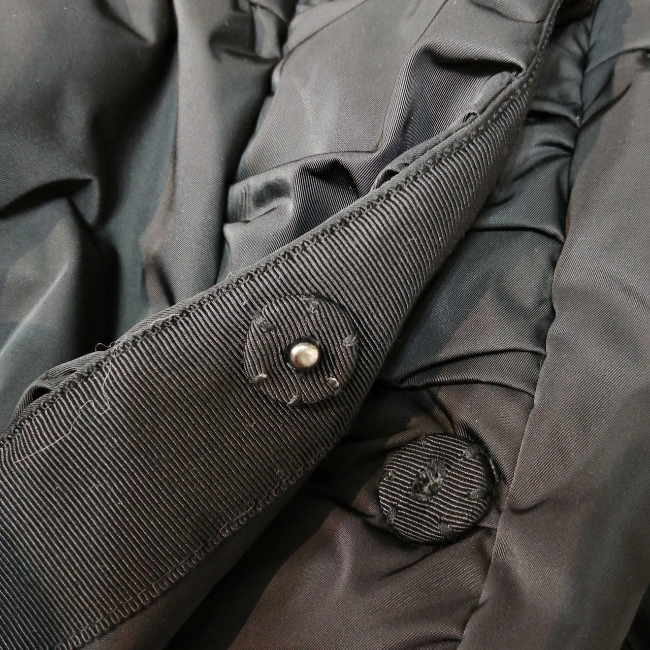 一番下のボタンすぐ開いてしまう