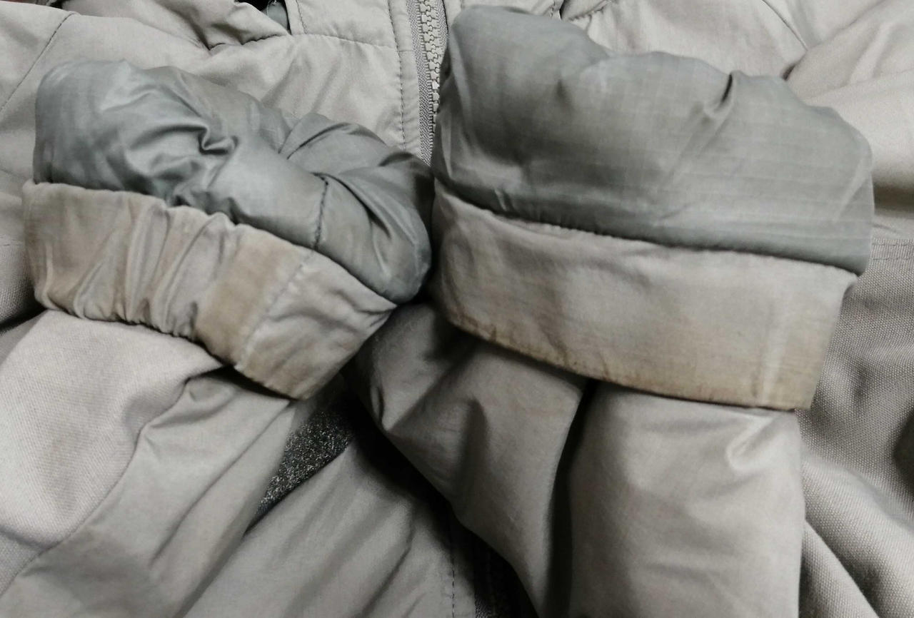 袖口内側汚れ有