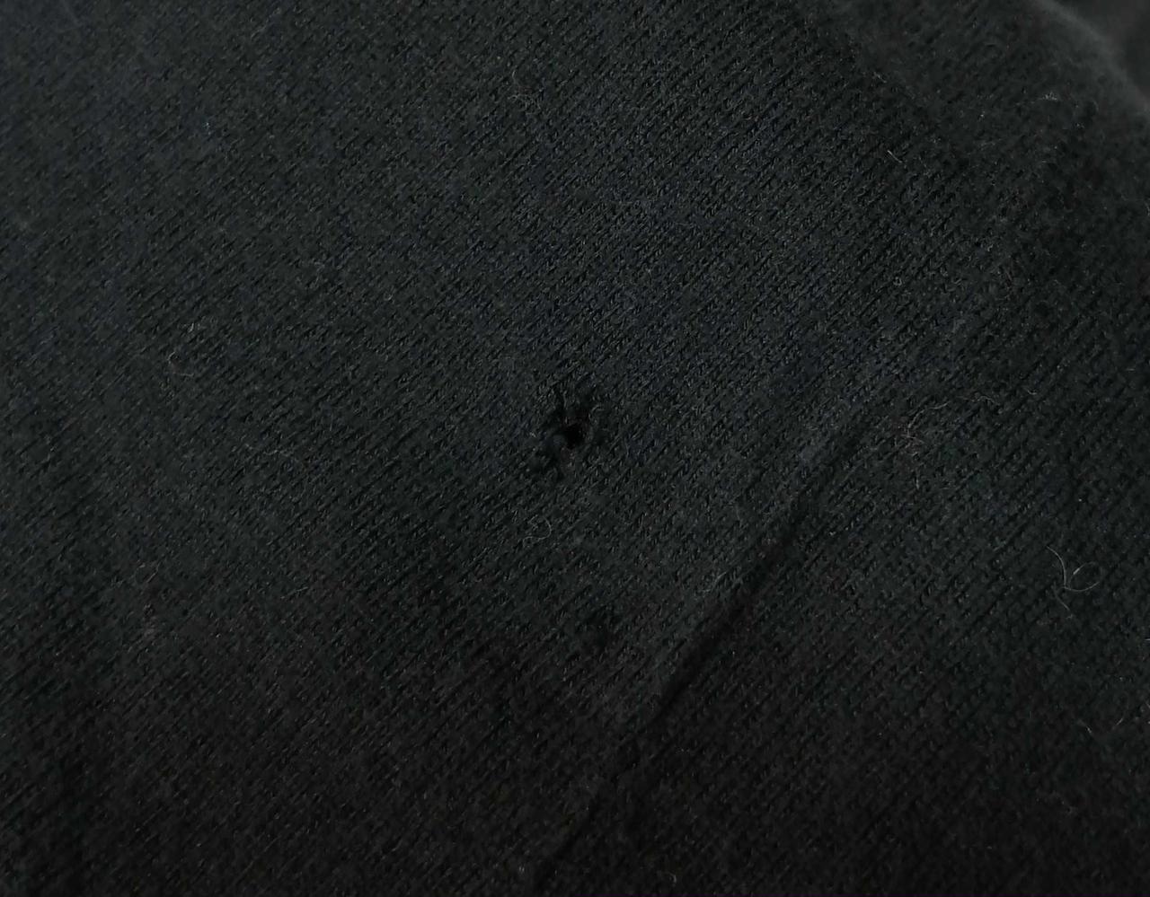 裾付近穴開き有り