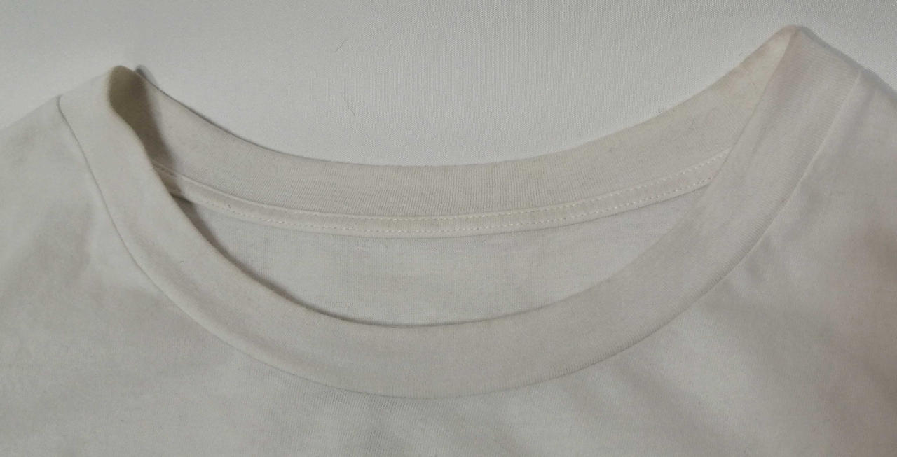 襟周り汚れ有り