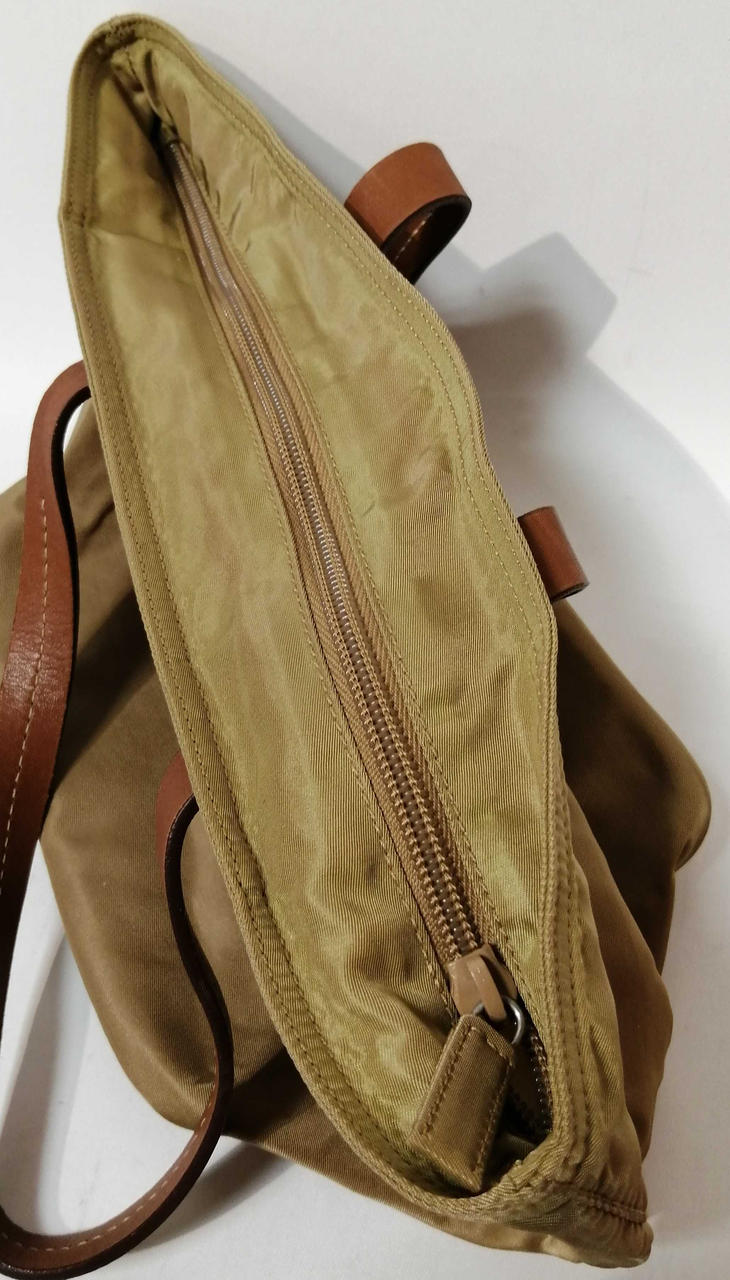 全体的な色ヤケ有り